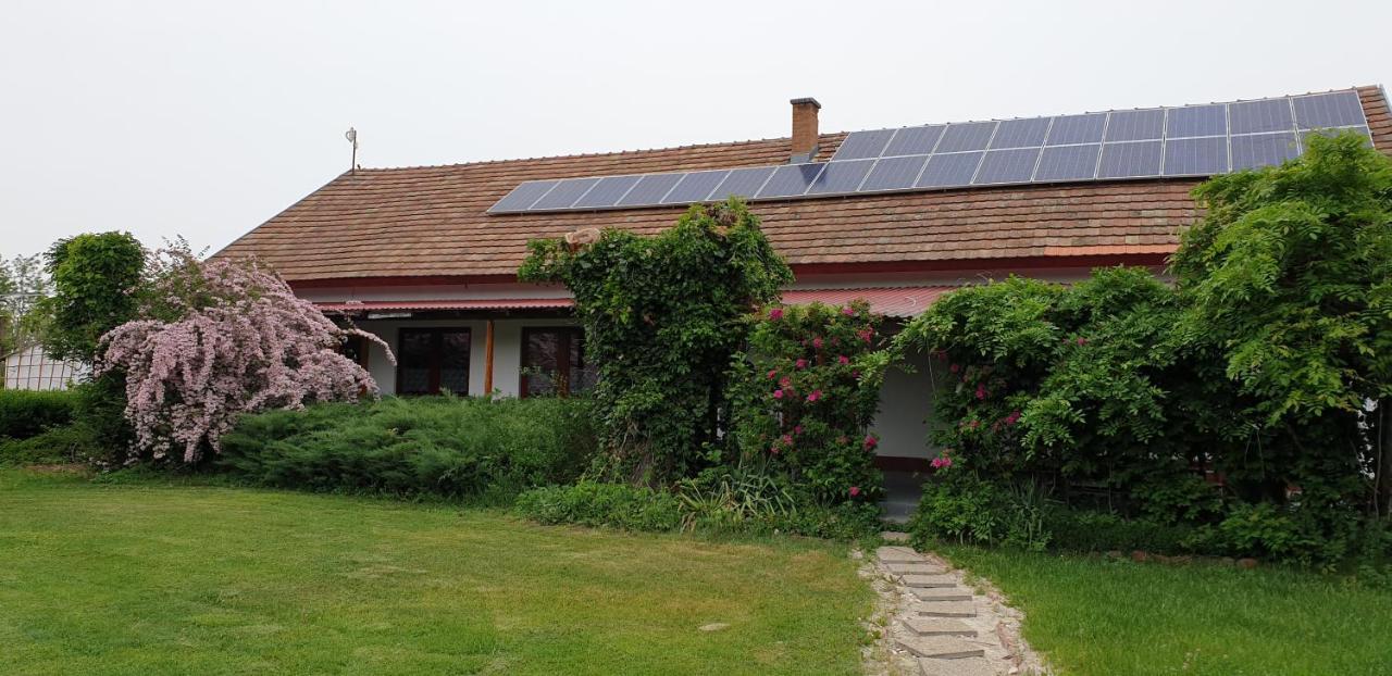 Dobo Tanya Villa Roszke Bagian luar foto