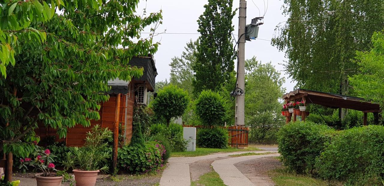 Dobo Tanya Villa Roszke Bagian luar foto